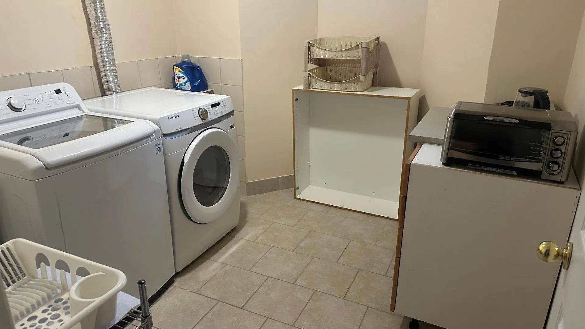 A Bed Of 2 Beds Cute Room For Females Only - Pour Les Femmes Seulement Ottawa 0*,  Kanada