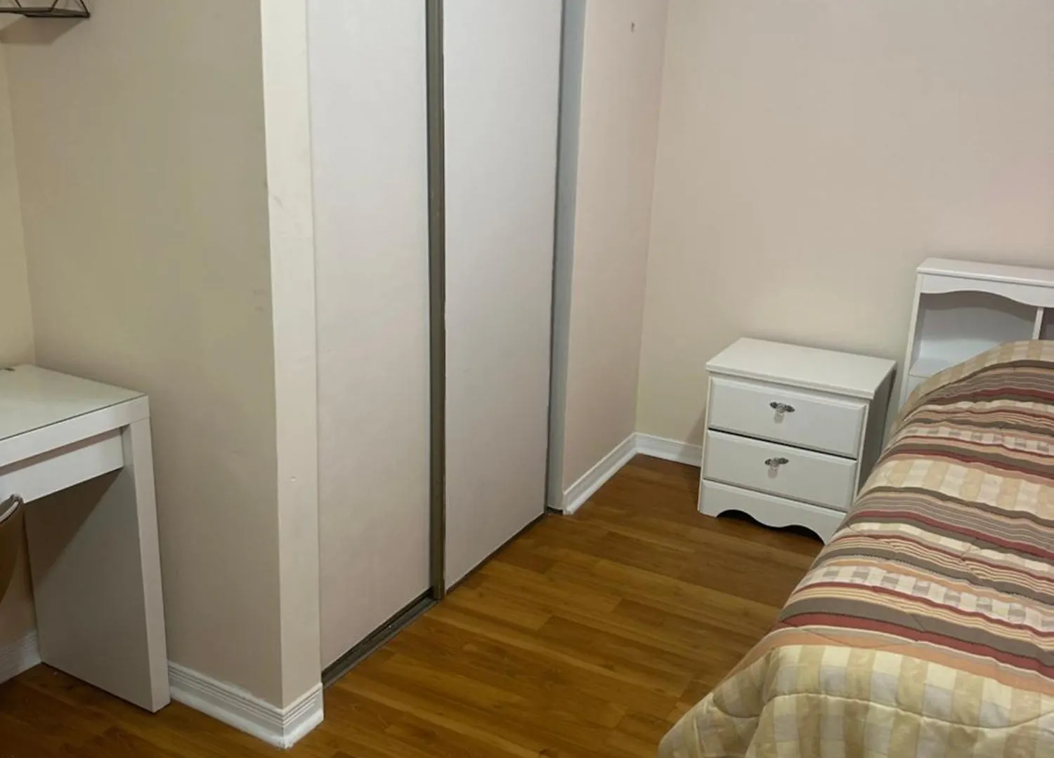 A Bed Of 2 Beds Cute Room For Females Only - Pour Les Femmes Seulement Ottawa Homestay szállás